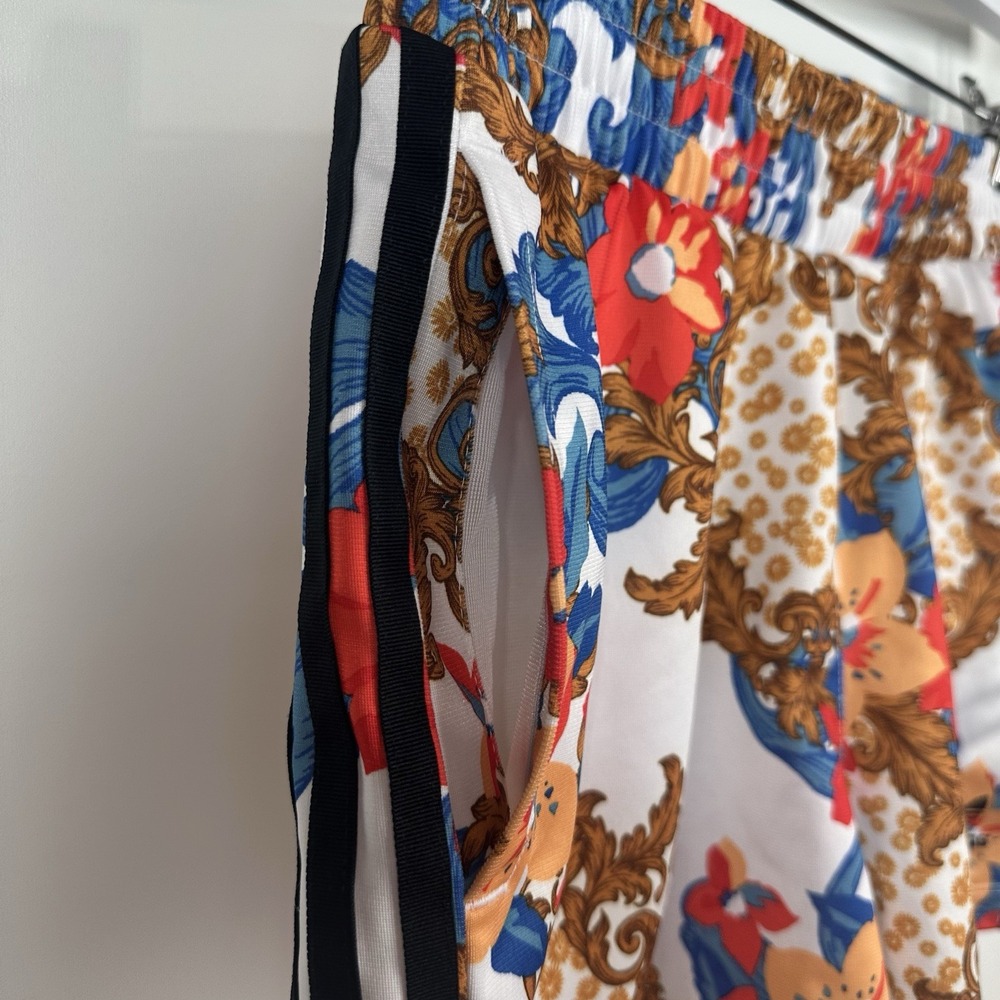 Adidas Her Studio London Floral Shorts Baroque Trefoil 3 Stripes Women's Small - Picture 4 of 11